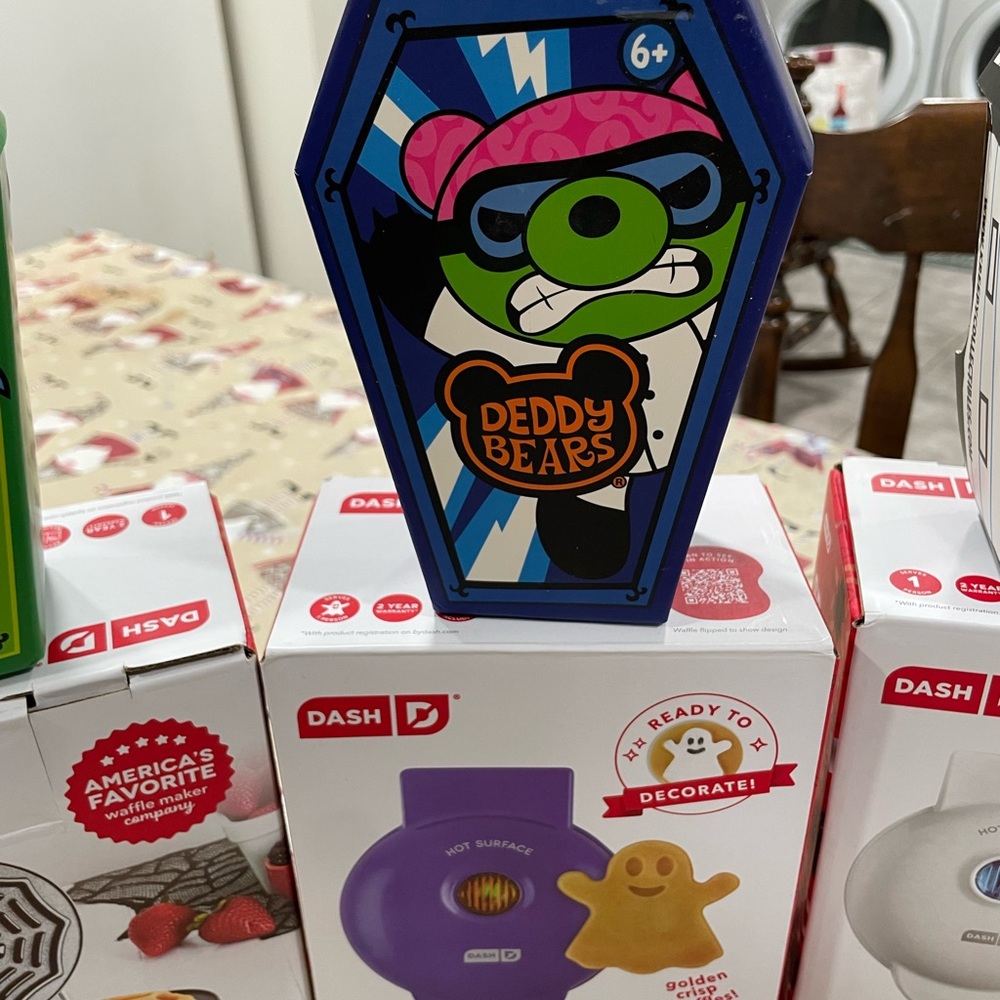 Ash Mini Waffle Maker - Red - Picture 4 of 9